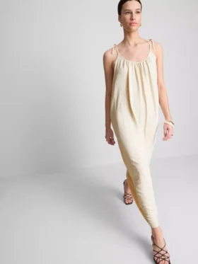 Vestido midi de tirantes