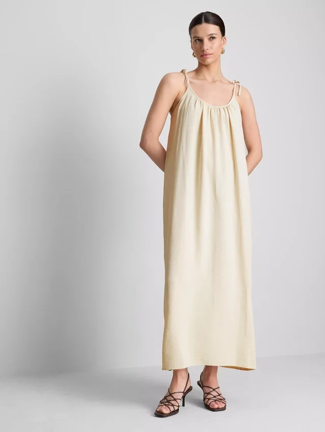 Vestido midi de tirantes