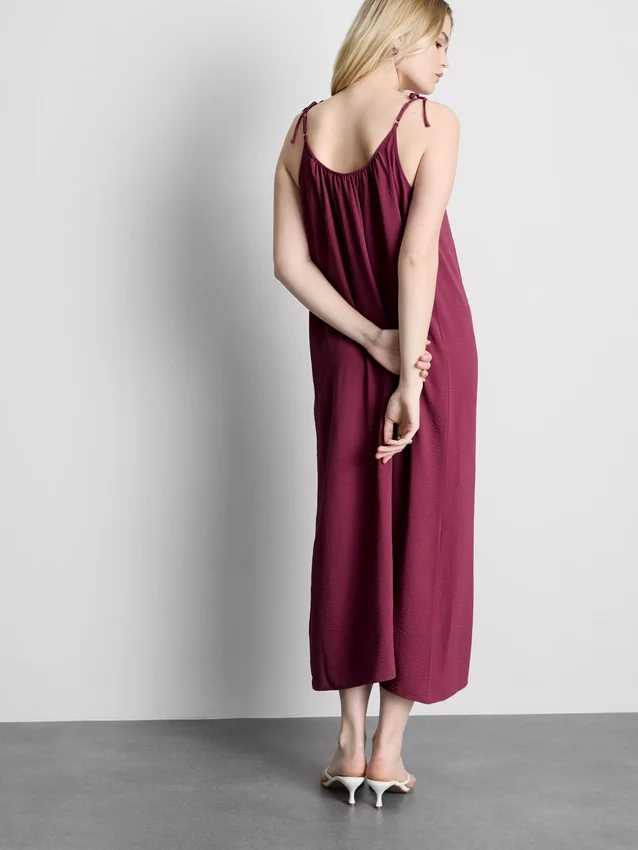 Vestido midi de tirantes