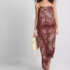 Vestido midi recto con estampado de paisley de Paula Echevarría