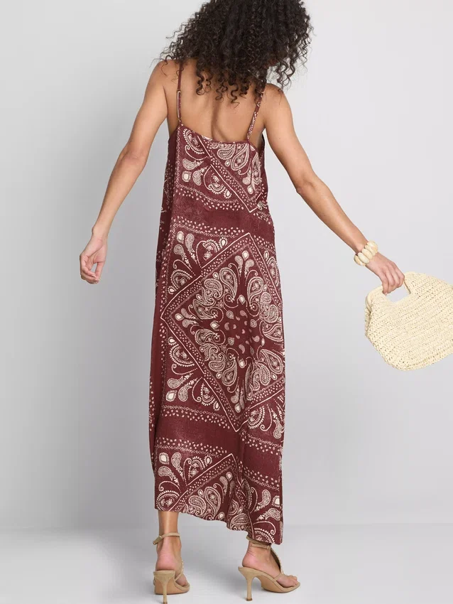 Vestido midi recto con estampado de paisley de Paula Echevarría