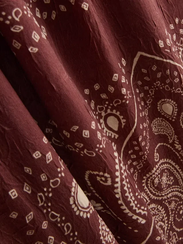 Vestido midi recto con estampado de paisley de Paula Echevarría
