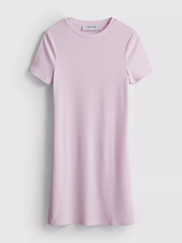 Vestido mini tipo camiseta ajustado con costuras acanaladas