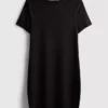 Vestido mini tipo camiseta ajustado con costuras acanaladas