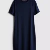 Vestido mini tipo camiseta ajustado con costuras acanaladas