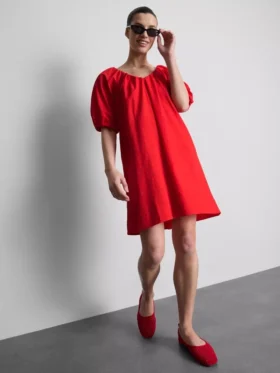 Vestido mini tipo smock con mangas abullonadas