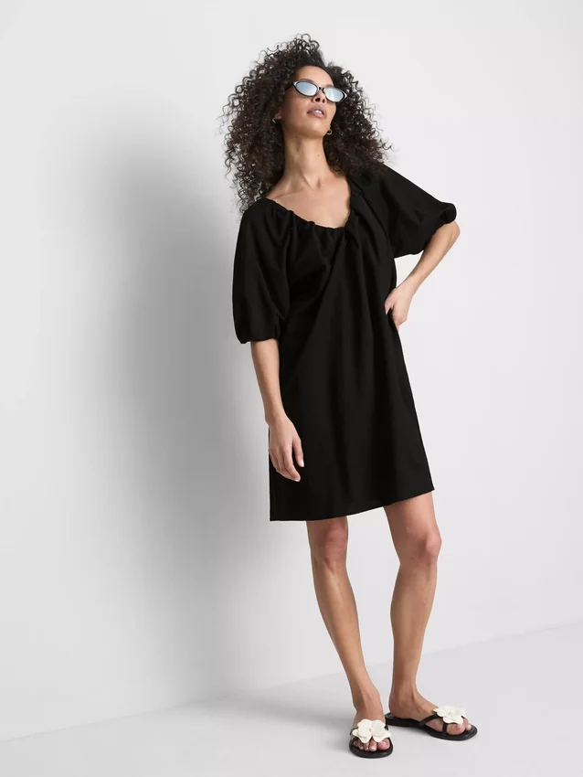 Vestido mini tipo smock con mangas abullonadas