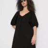 Vestido mini tipo smock con mangas abullonadas