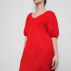 Vestido mini tipo smock con mangas abullonadas