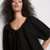 Vestido mini tipo smock con mangas abullonadas