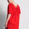 Vestido mini tipo smock con mangas abullonadas