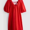 Vestido mini tipo smock con mangas abullonadas