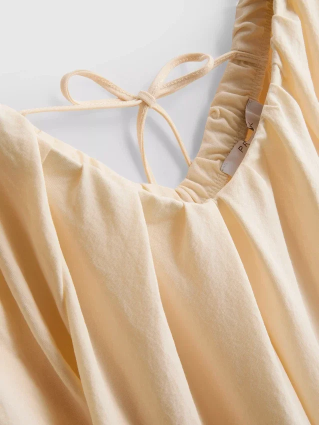Vestido mini tipo smock con mangas abullonadas