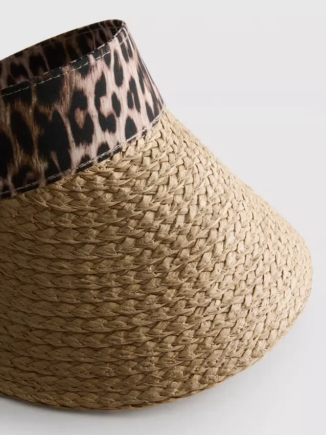 Visera con estampado de animales