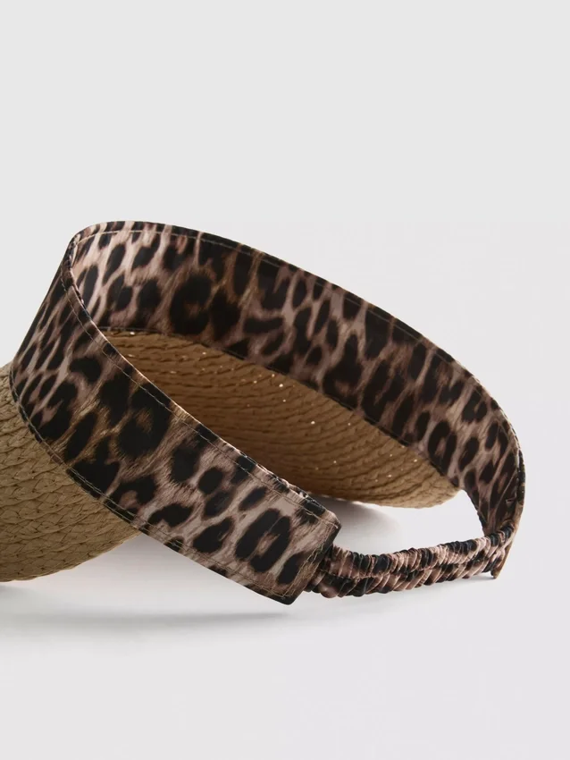 Visera con estampado de animales
