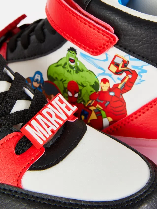 Zapatillas altas luminosas de Marvel