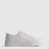 Zapatillas con margaritas bordadas