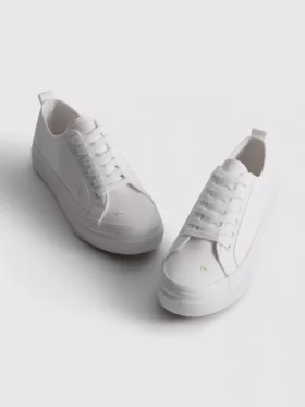 Zapatillas con margaritas bordadas