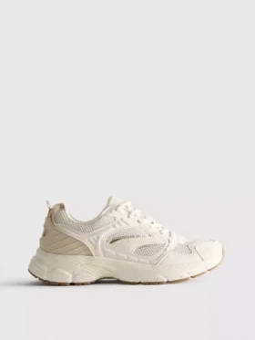 Zapatillas con paneles de malla gruesa
