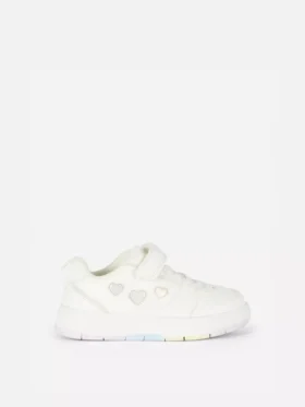 Zapatillas de caña baja con corazones