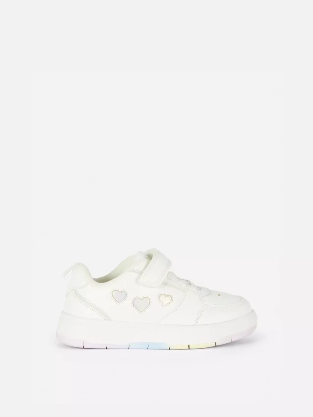Zapatillas de caña baja con corazones