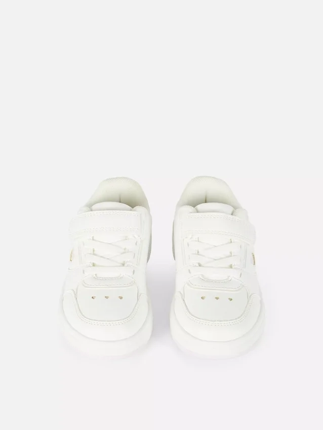 Zapatillas de caña baja con corazones