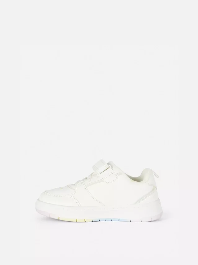 Zapatillas de caña baja con corazones