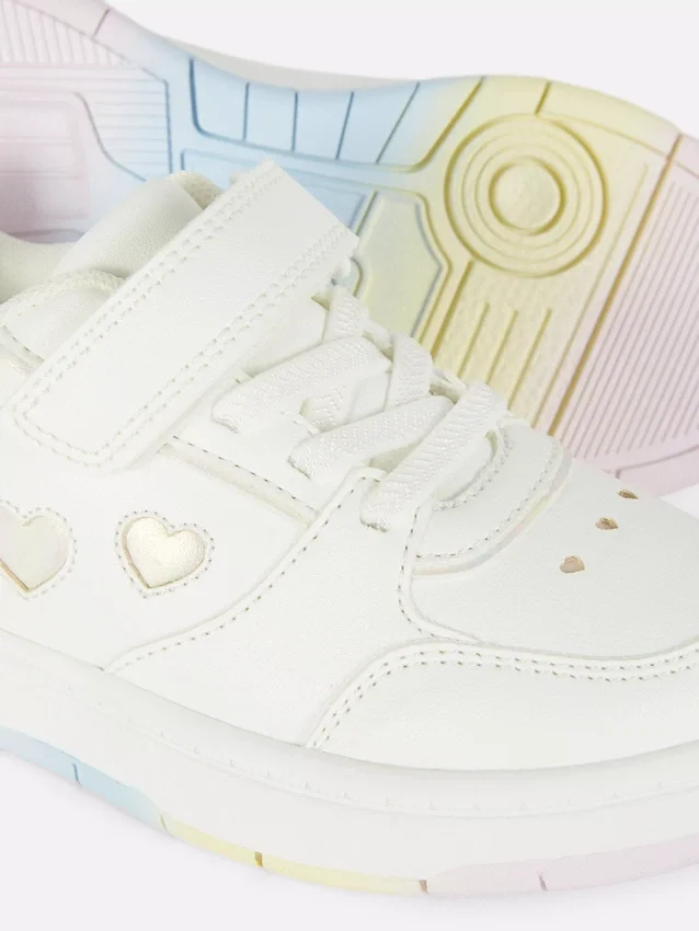 Zapatillas de caña baja con corazones