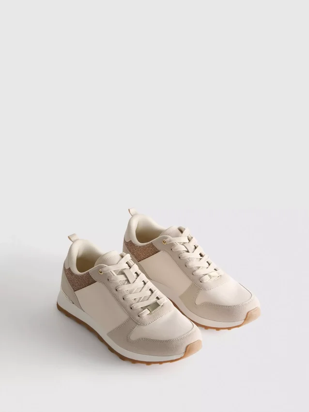 Zapatillas de caña baja con detalles de diamantes