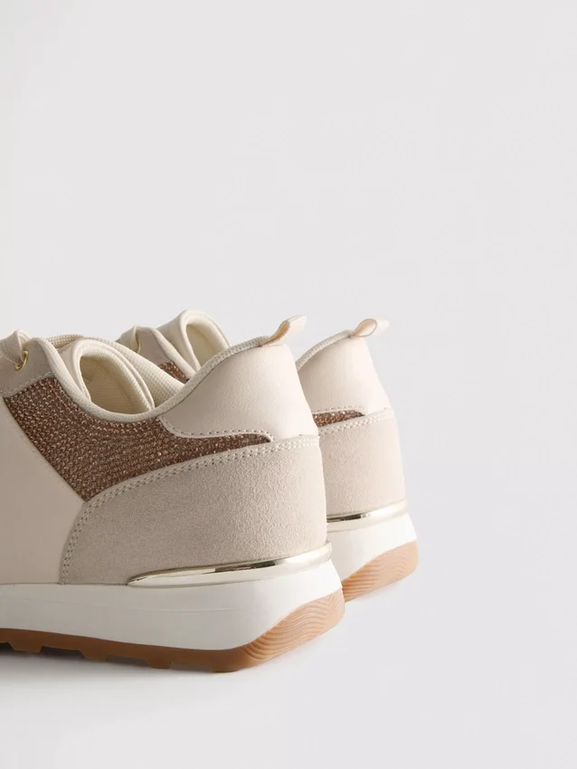 Zapatillas de caña baja con detalles de diamantes
