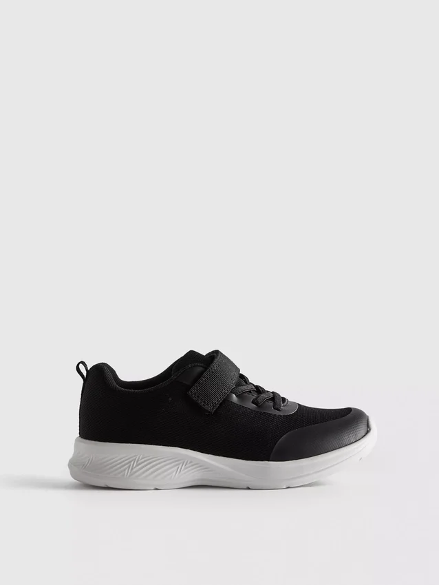 Zapatillas de caña baja con suela gruesa
