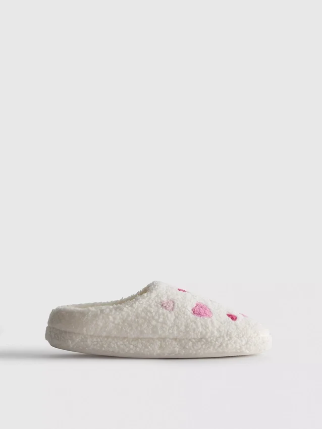 Zapatillas de casa de felpa con diseño de corazón