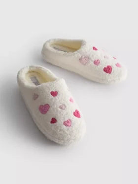 Zapatillas de casa de felpa con diseño de corazón