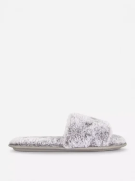 Zapatillas de casa mullidas con tiras cruzadas
