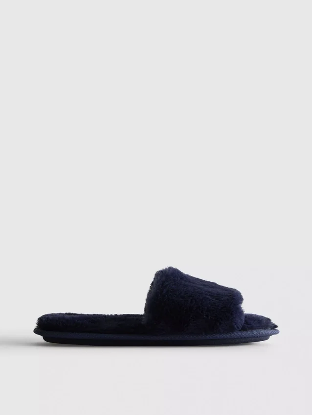 Zapatillas de casa mullidas con tiras cruzadas