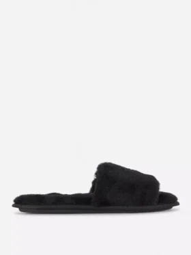 Zapatillas de casa mullidas con tiras cruzadas