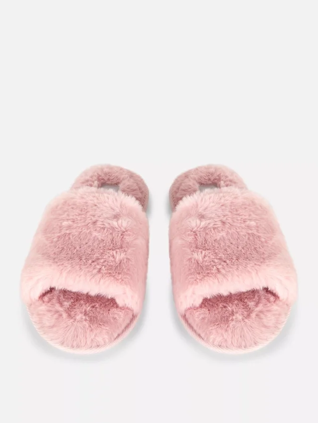 Zapatillas de casa mullidas con tiras cruzadas