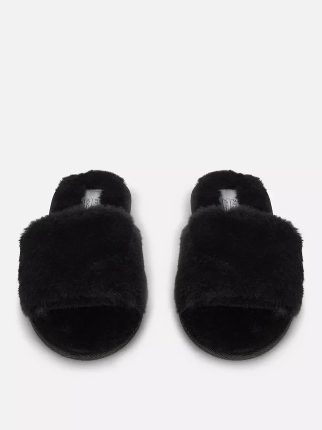 Zapatillas de casa mullidas con tiras cruzadas