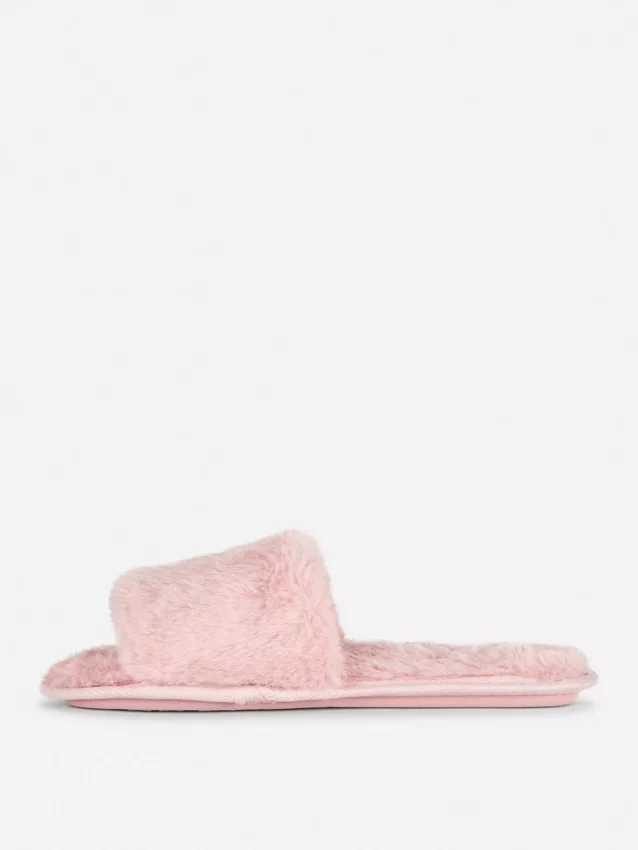 Zapatillas de casa mullidas con tiras cruzadas