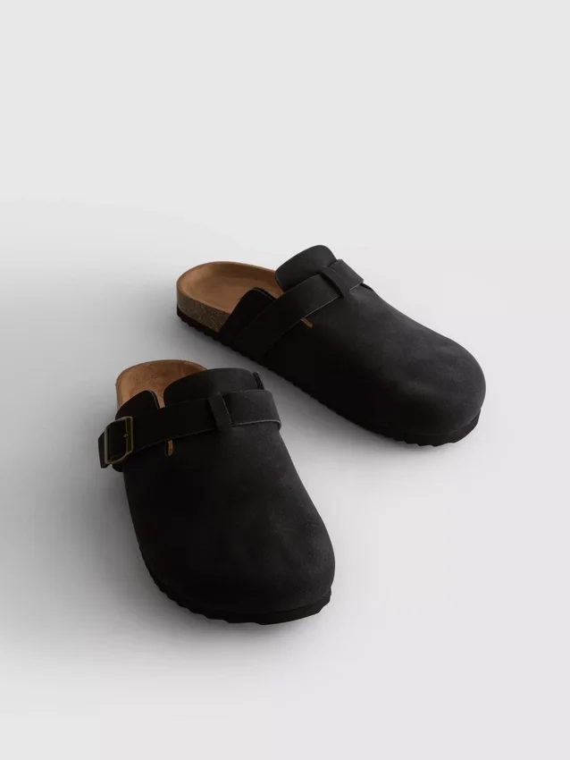 Zapatillas de casa tipo mules de punta cerrada