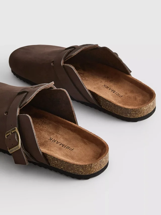 Zapatillas de casa tipo mules de punta cerrada