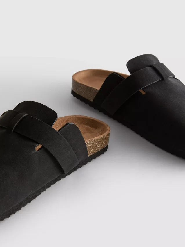 Zapatillas de casa tipo mules de punta cerrada