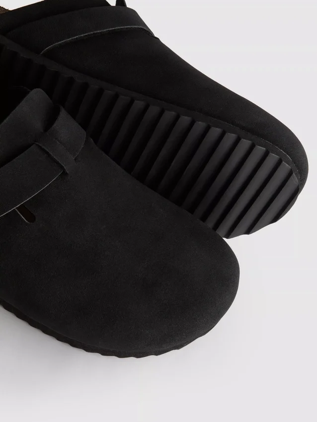 Zapatillas de casa tipo mules de punta cerrada