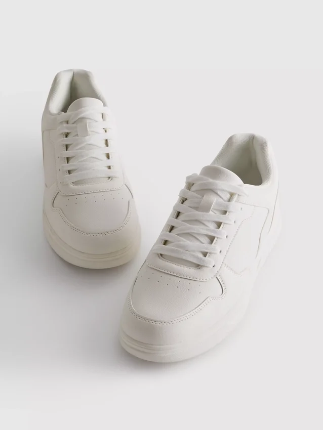 Zapatillas deportivas de caña baja con paneles