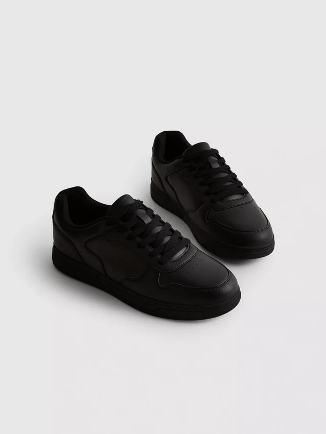 Zapatillas deportivas de caña baja con paneles