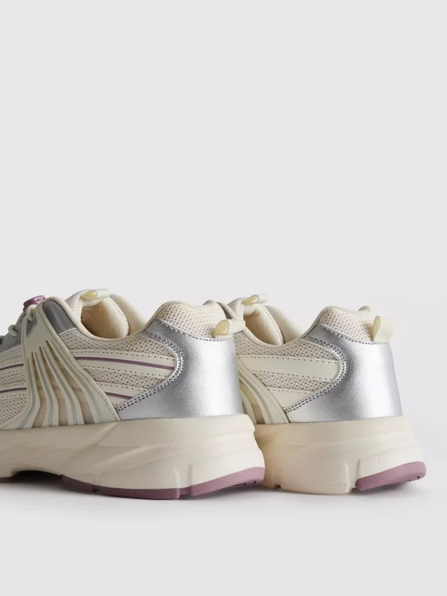 Zapatillas gruesas con cierre de palanca