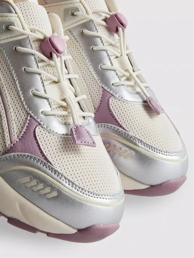 Zapatillas gruesas con cierre de palanca