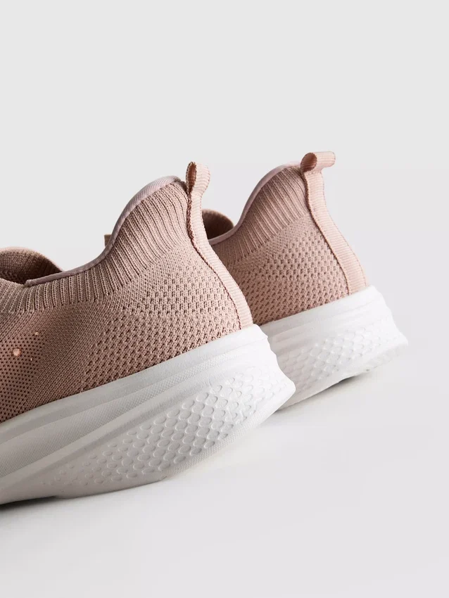 Zapatillas sin cordones con detalles de diamantes