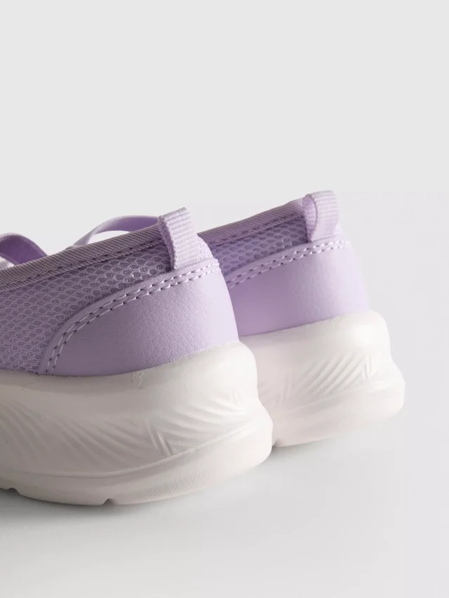 Zapatillas tipo bailarina de suela gruesa