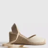 Zapatos de cuña con puntera cerrada y cordones